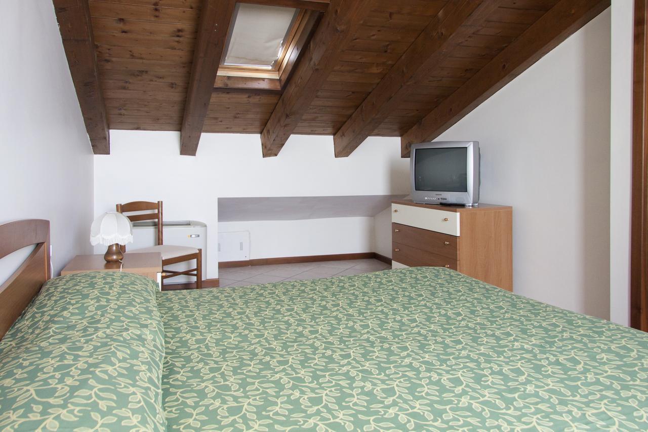 Lauri & Faggi Aparthotel Desenzano del Garda Exterior foto